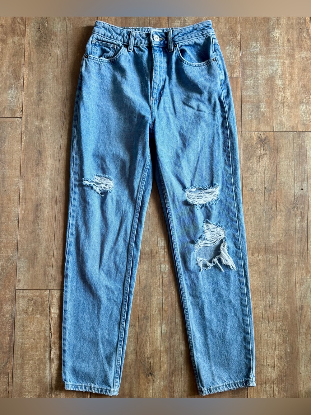 Urban Outfitters BDG Light Wash Distressed High-Rise Mom Jeans Size 26